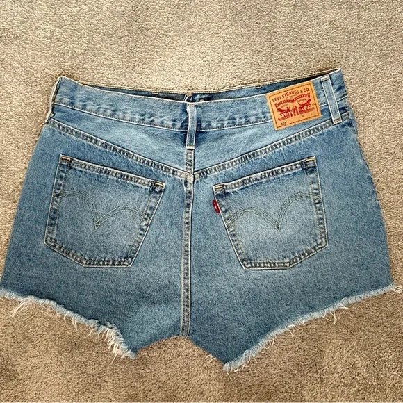 Levi’s 501 Button Fly High-Rise Denim Short W34 Light Wash Distressed Festival - Picture 2 of 15